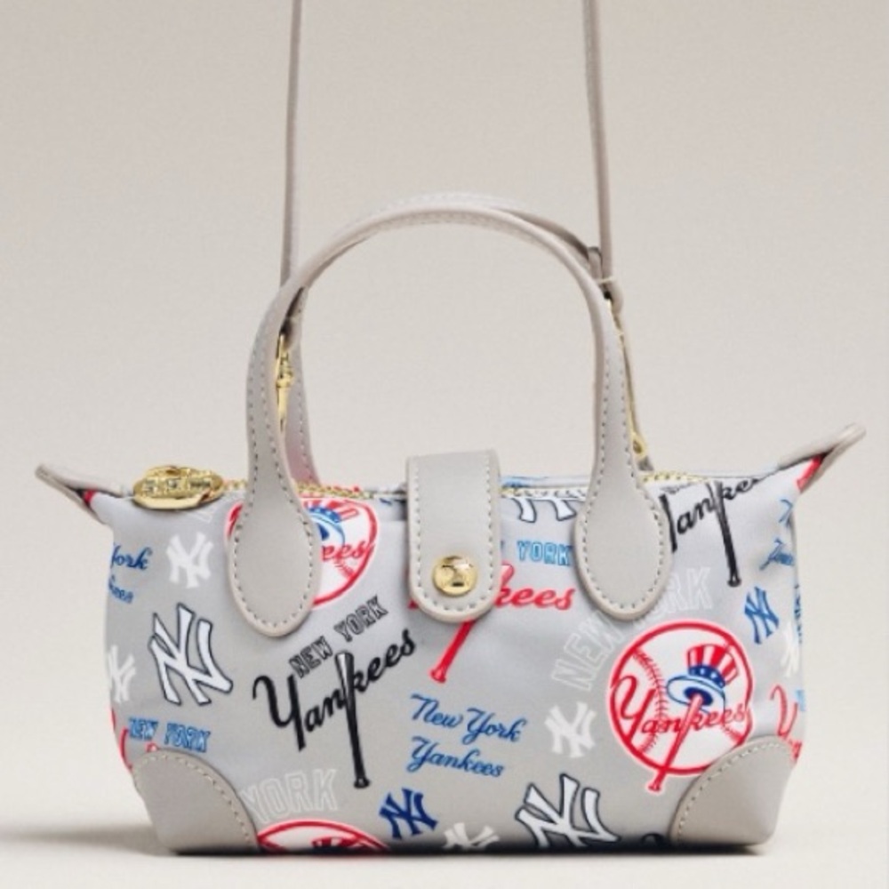 STONEY CLOVER Lane Gray Baseball Pouchette Crossbody Bag Yankees - Picture 2 of 4